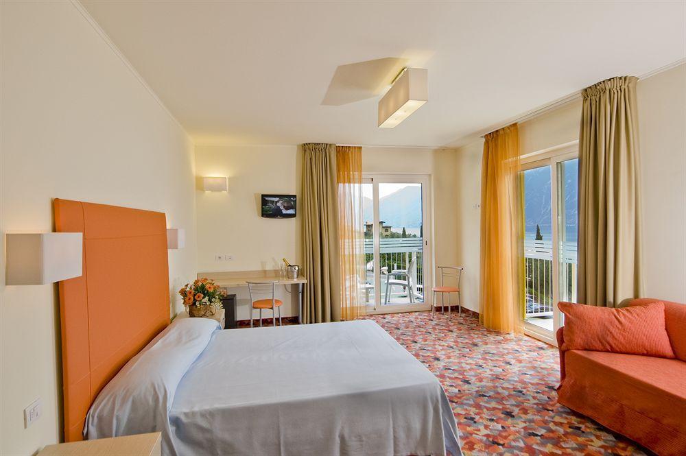 Hotel Royal Village Limone sul Garda Exterior foto