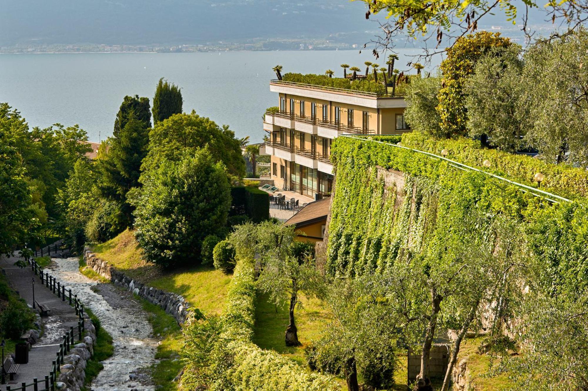 Hotel Royal Village Limone sul Garda Exterior foto