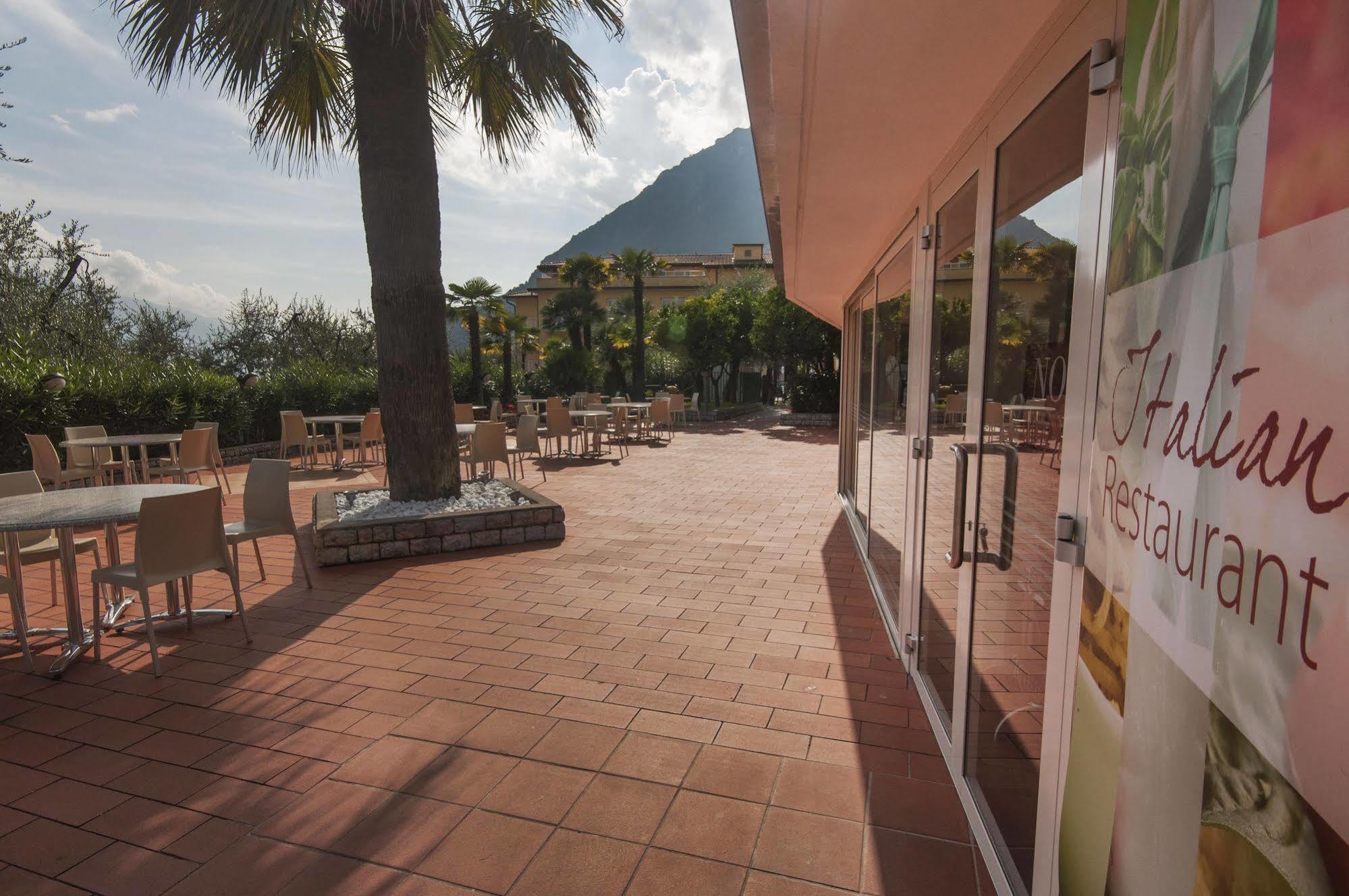Hotel Royal Village Limone sul Garda Exterior foto
